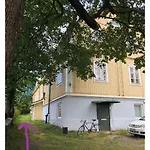 Puutaloyksioe 1 Km Turun Rautatieasemalta Daire *