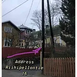 Puutaloyksioe 1 Km Turun Rautatieasemalta Daire *