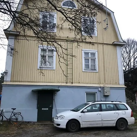 Puutaloyksioe 1 Km Turun Rautatieasemalta * Åbo