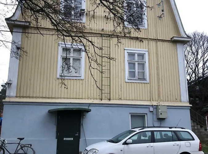 Puutaloyksioe 1 Km Turun Rautatieasemalta * Τούρκου