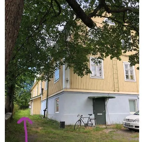 Puutaloyksioe 1 Km Turun Rautatieasemalta Διαμέρισμα *