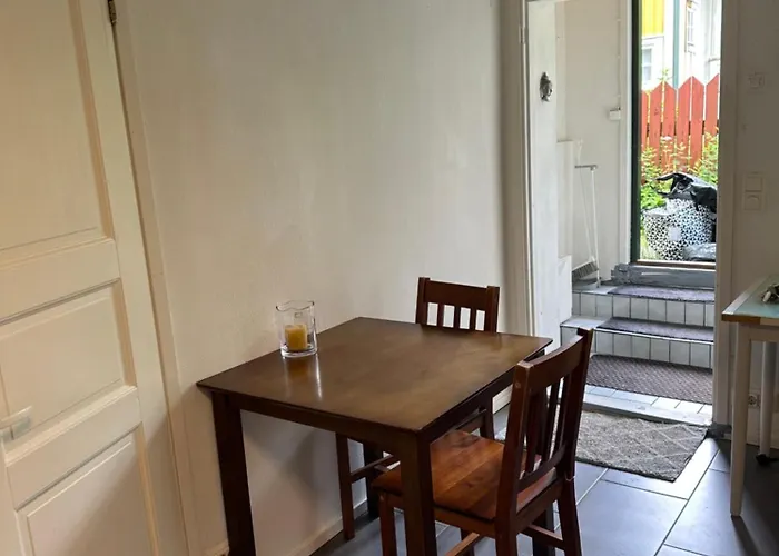 Puutaloyksioe 1 Km Turun Rautatieasemalta Διαμέρισμα *